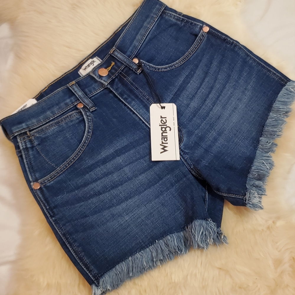 Wrangler High Rise Pisces Shorts #WBCOSPS - Picture 5 of 9